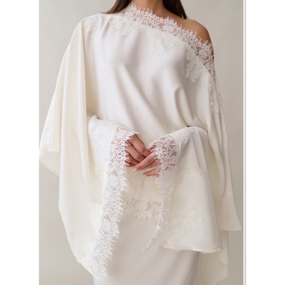 o.p.t One Pretty Time Ivory Satin Lace Trim Asymmetrical Top T26WTPA03780 XS
